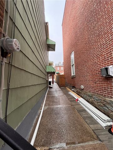 5124 Carnegie St, Lawrenceville, PA 15201