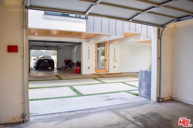 15328 Weddington Street 1, Sherman Oaks, CA 91411