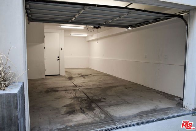 15328 Weddington Street 1, Sherman Oaks, CA 91411