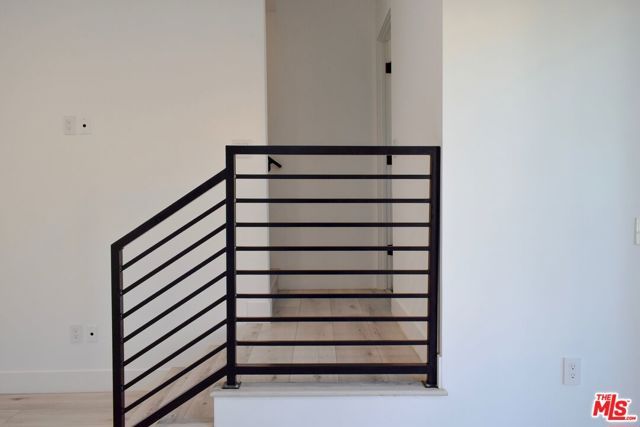 15328 Weddington Street 1, Sherman Oaks, CA 91411