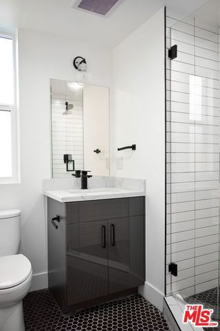 15328 Weddington Street 1, Sherman Oaks, CA 91411