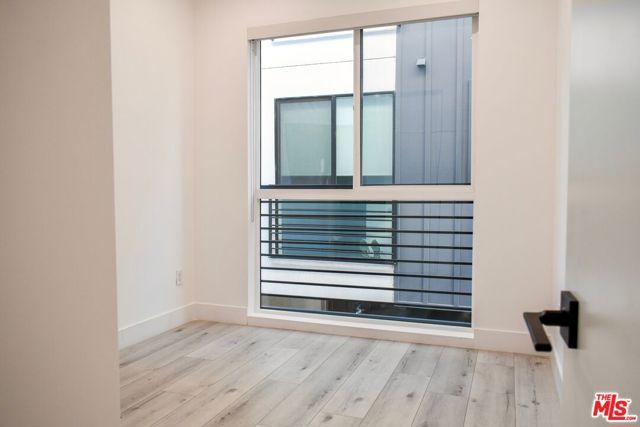 15328 Weddington Street 1, Sherman Oaks, CA 91411