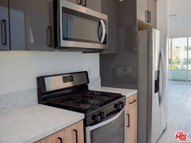 15328 Weddington Street 1, Sherman Oaks, CA 91411