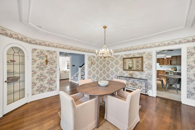 6139 Washington CIRCLE, Wauwatosa, WI 53213