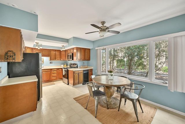 6139 Washington CIRCLE, Wauwatosa, WI 53213