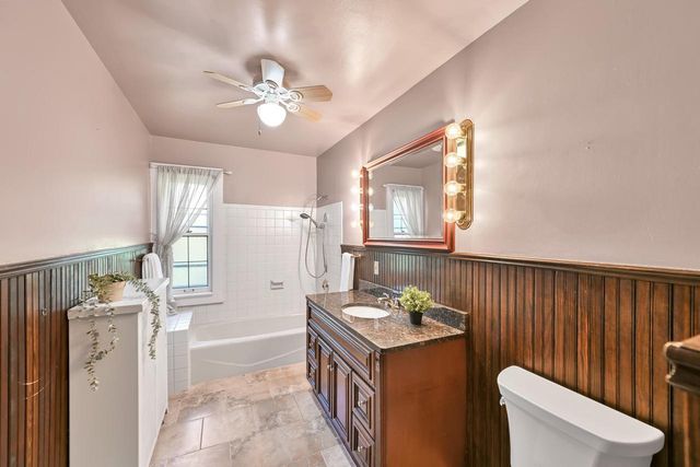 6139 Washington CIRCLE, Wauwatosa, WI 53213