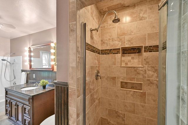 6139 Washington CIRCLE, Wauwatosa, WI 53213