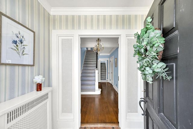 6139 Washington CIRCLE, Wauwatosa, WI 53213