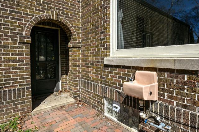6139 Washington CIRCLE, Wauwatosa, WI 53213