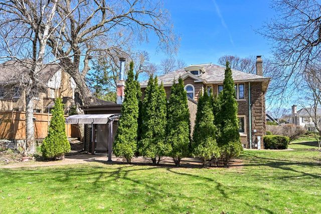 6139 Washington CIRCLE, Wauwatosa, WI 53213