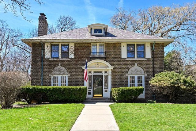 6139 Washington CIRCLE, Wauwatosa, WI 53213