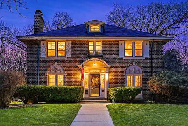 6139 Washington CIRCLE, Wauwatosa, WI 53213
