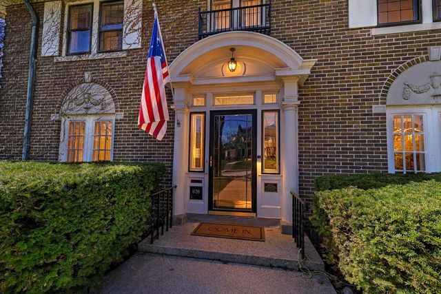 6139 Washington CIRCLE, Wauwatosa, WI 53213