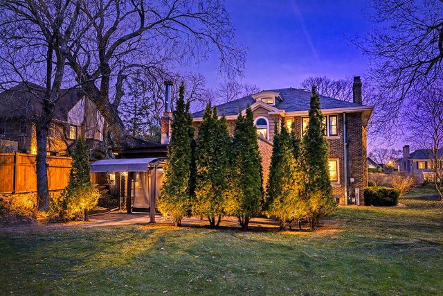 6139 Washington CIRCLE, Wauwatosa, WI 53213