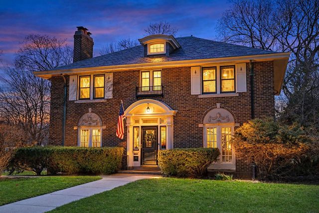 6139 Washington CIRCLE, Wauwatosa, WI 53213