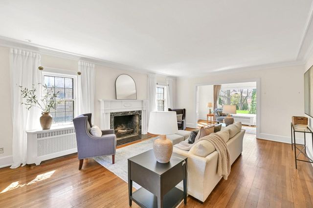 6139 Washington CIRCLE, Wauwatosa, WI 53213