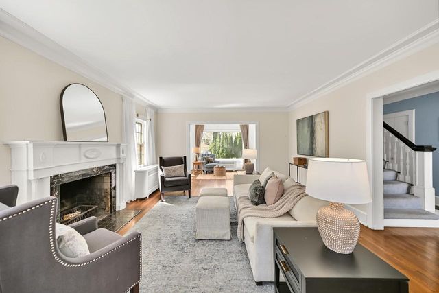 6139 Washington CIRCLE, Wauwatosa, WI 53213