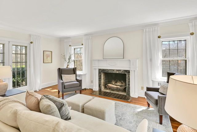 6139 Washington CIRCLE, Wauwatosa, WI 53213