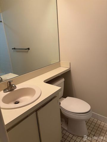 92 Heather Court, Edison, NJ 08820