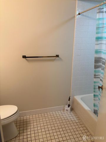 92 Heather Court, Edison, NJ 08820