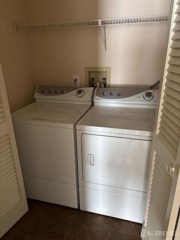 92 Heather Court, Edison, NJ 08820