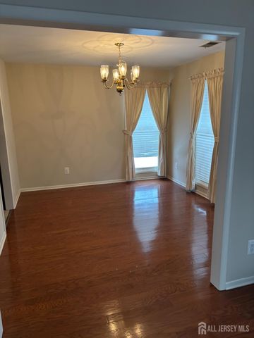 92 Heather Court, Edison, NJ 08820