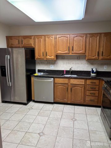 92 Heather Court, Edison, NJ 08820