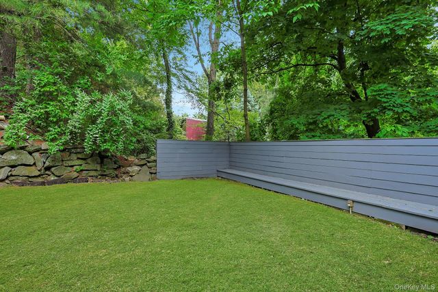 28 Sycamore Lane, Irvington, NY 10533