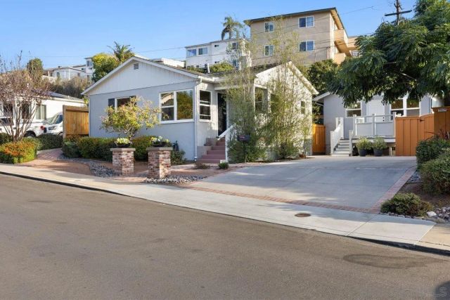 2303 Poinsettia Dr, San Diego, CA 92106