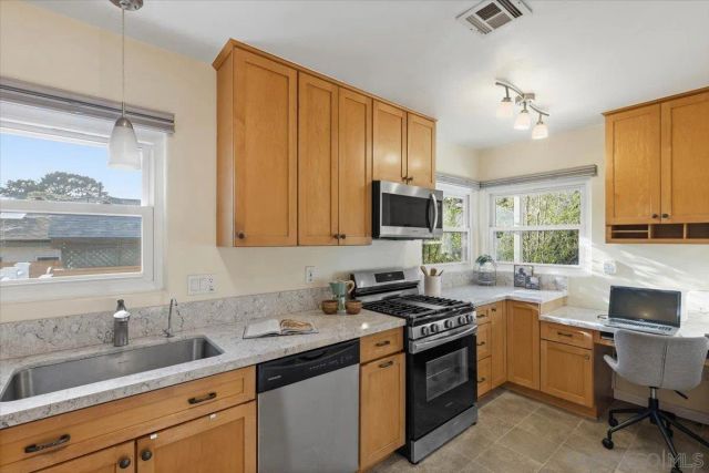 2303 Poinsettia Dr, San Diego, CA 92106