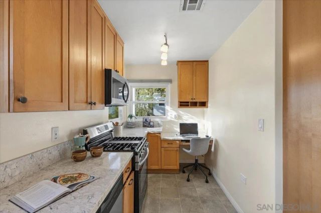 2303 Poinsettia Dr, San Diego, CA 92106