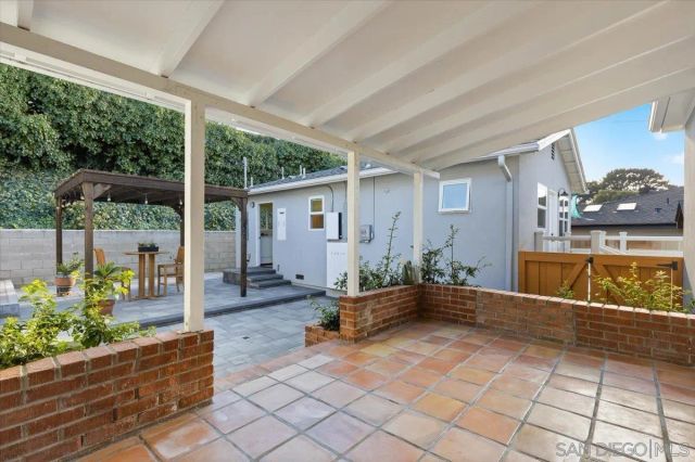 2303 Poinsettia Dr, San Diego, CA 92106