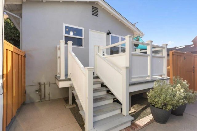 2303 Poinsettia Dr, San Diego, CA 92106