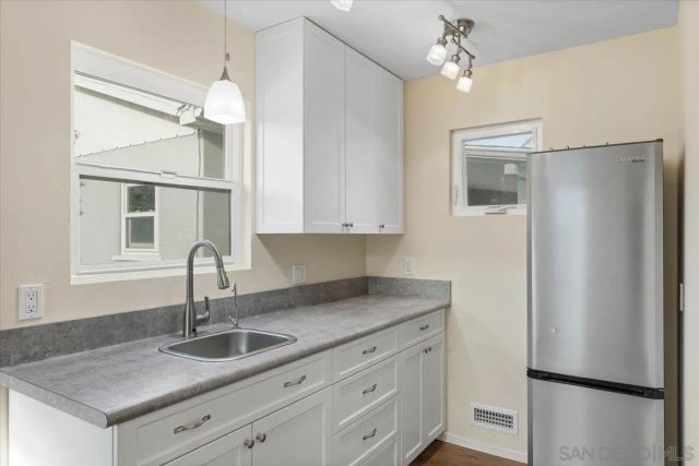 2303 Poinsettia Dr, San Diego, CA 92106