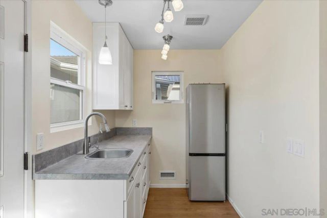 2303 Poinsettia Dr, San Diego, CA 92106