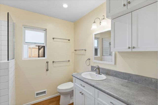 2303 Poinsettia Dr, San Diego, CA 92106