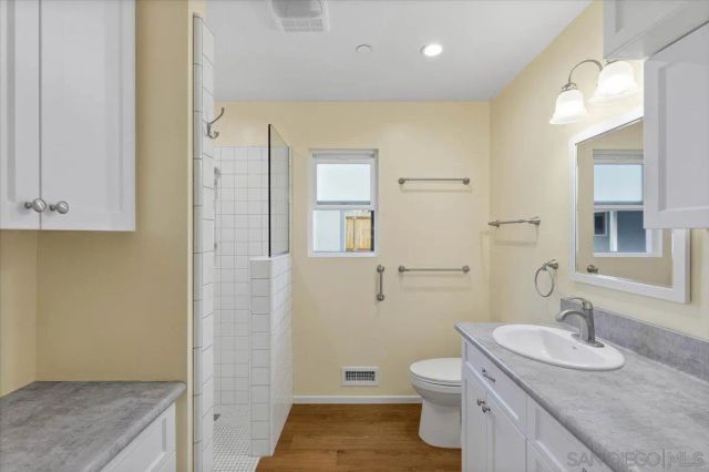 2303 Poinsettia Dr, San Diego, CA 92106