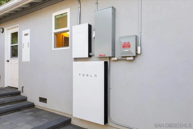 2303 Poinsettia Dr, San Diego, CA 92106