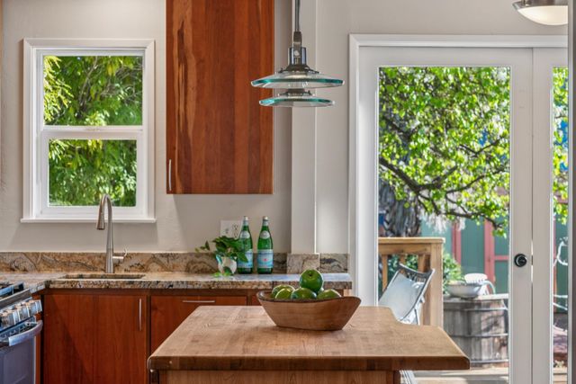 2526 12Th Ave, Oakland, CA 94606