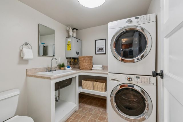 2526 12Th Ave, Oakland, CA 94606