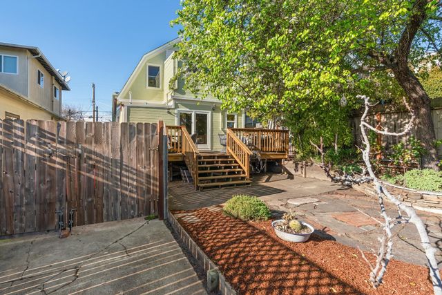 2526 12Th Ave, Oakland, CA 94606