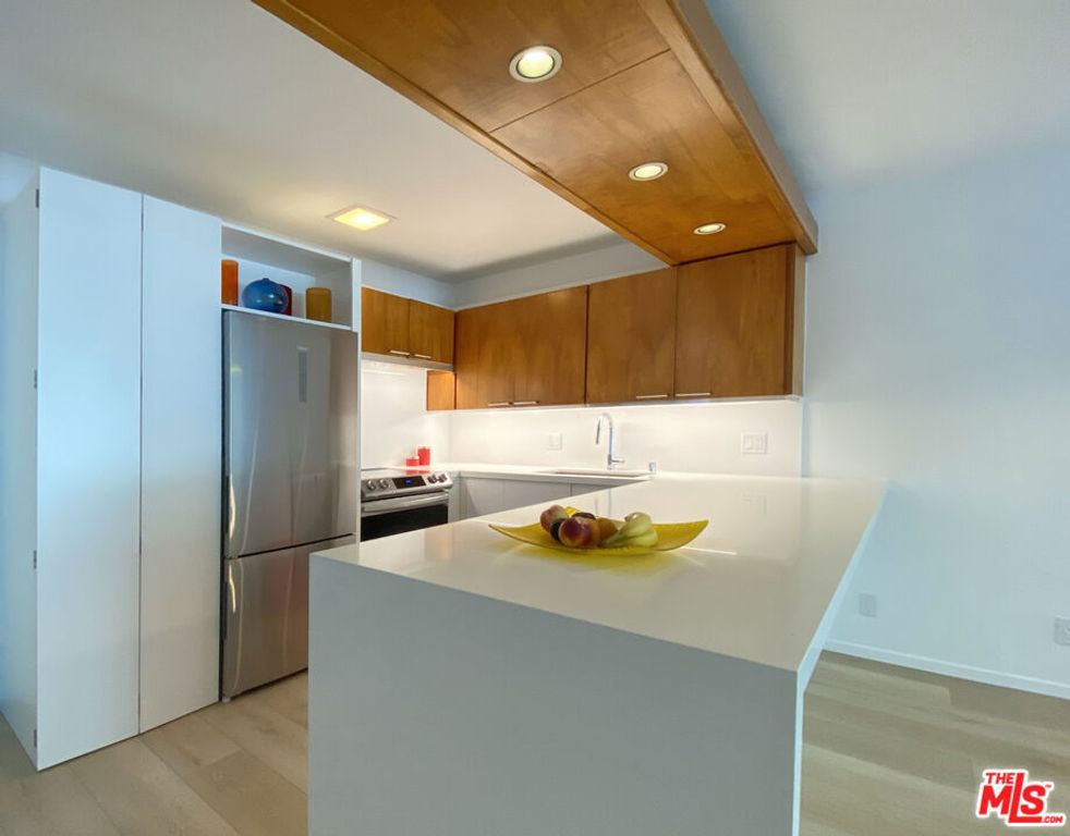 Image 10 of property listing at 3607 Pacific Avenue, Marina Del Rey, CA 90292