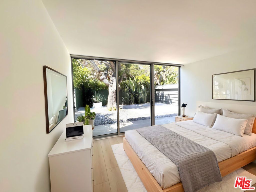 Image 12 of property listing at 3607 Pacific Avenue, Marina Del Rey, CA 90292