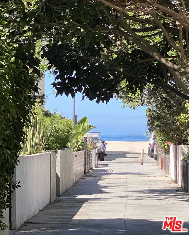 Image 15 of property listing at 3607 Pacific Avenue, Marina Del Rey, CA 90292