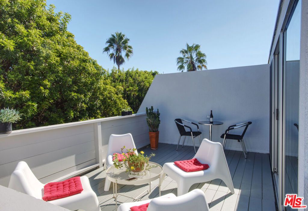 Image 4 of property listing at 3607 Pacific Avenue, Marina Del Rey, CA 90292