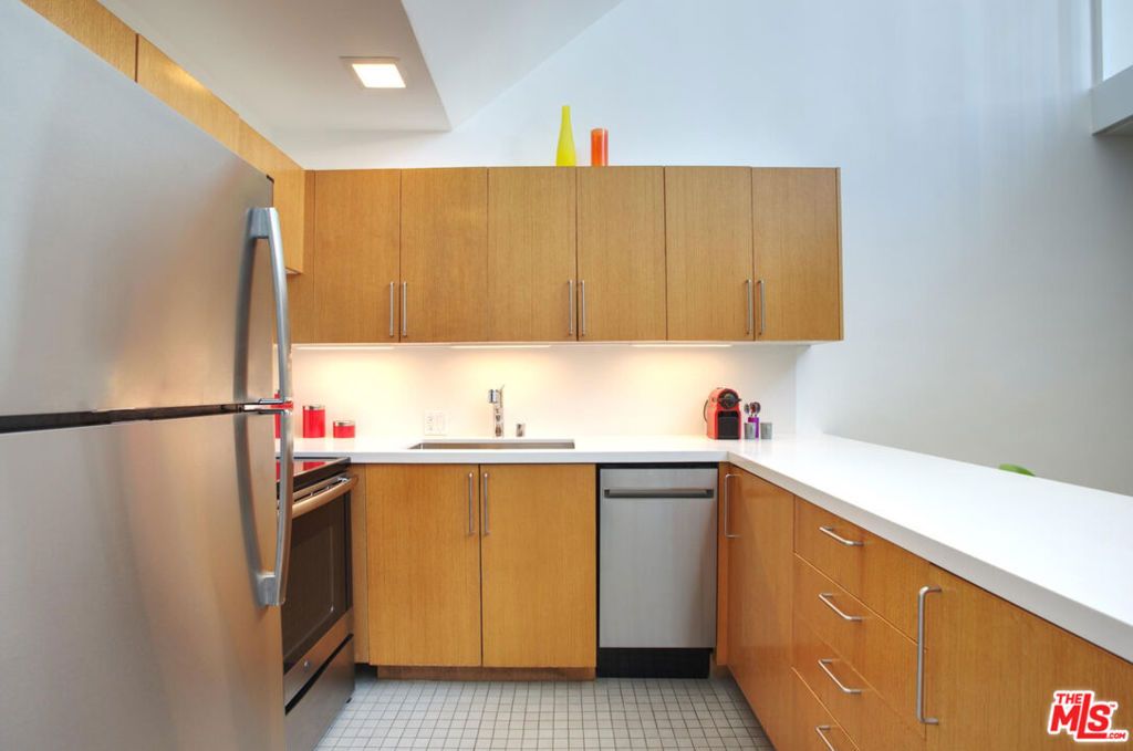 Image 7 of property listing at 3607 Pacific Avenue, Marina Del Rey, CA 90292