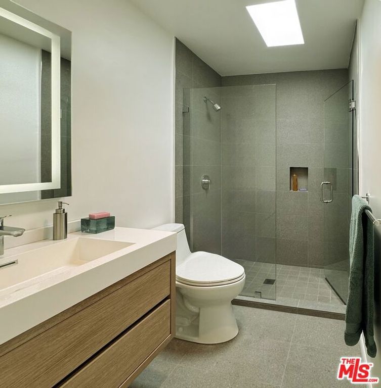 Image 8 of property listing at 3607 Pacific Avenue, Marina Del Rey, CA 90292