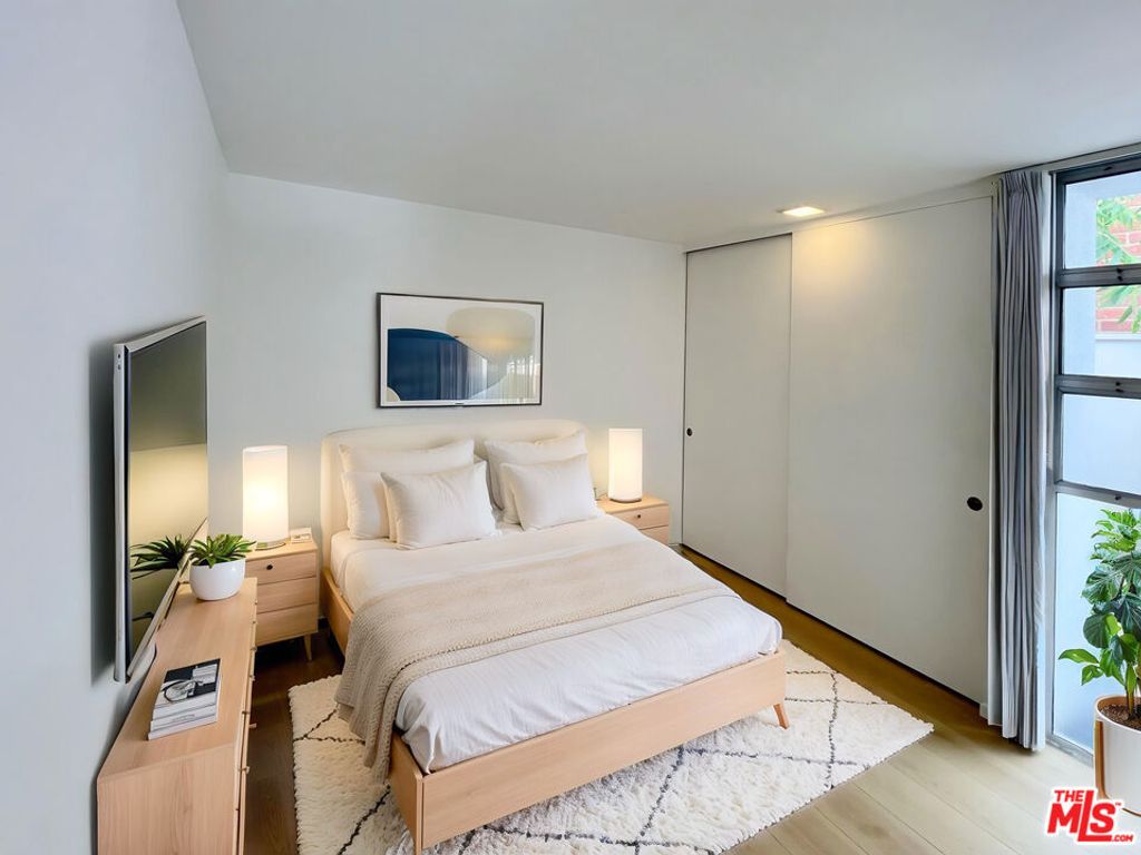 Image 9 of property listing at 3607 Pacific Avenue, Marina Del Rey, CA 90292