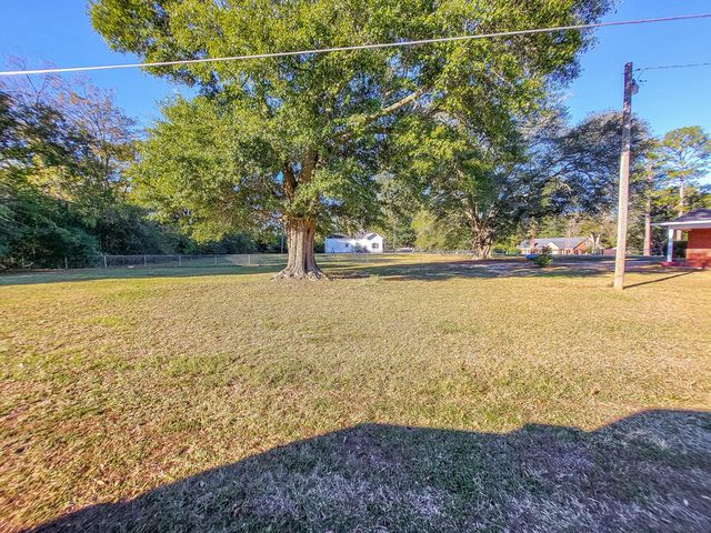 404 N John Street, New Brockton, AL 36351