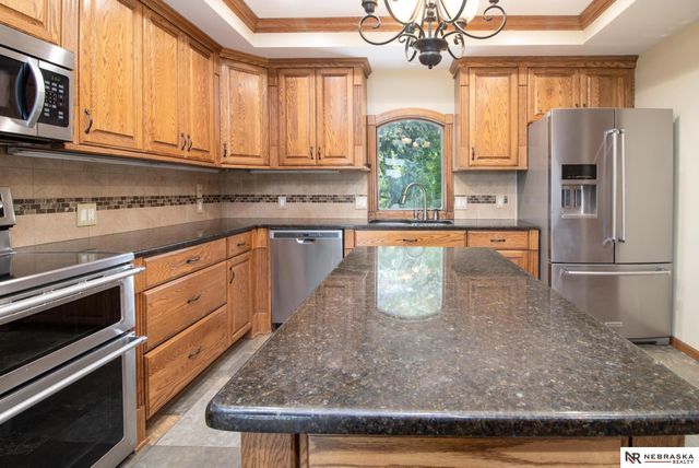 1540 Hartline Lane, Omaha, NE 68112